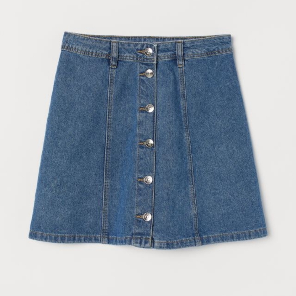 A-line denim skirt with buttons